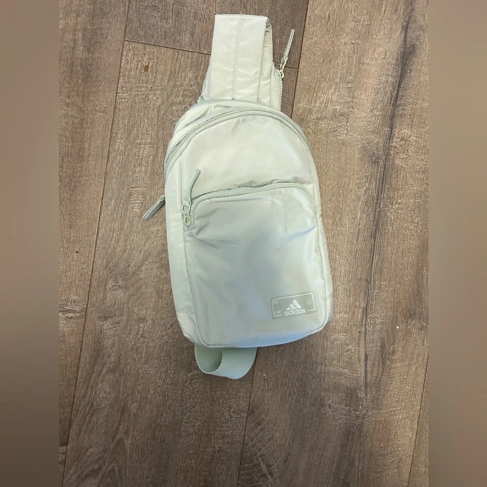 Adidas adidas Essentials Sling Crossbody Bag.